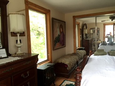 Cozy Vacation Room on a Farm Stay in Coopersburg, Pennsylvania - Cooksburg, Pennsylvania - glamping.directory