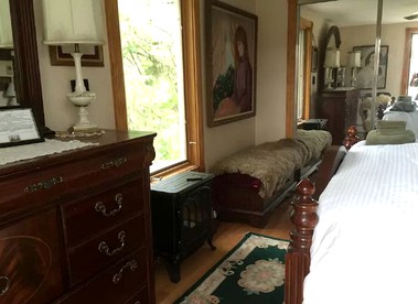 Cozy Vacation Room on a Farm Stay in Coopersburg, Pennsylvania - Cooksburg, Pennsylvania - glamping.directory
