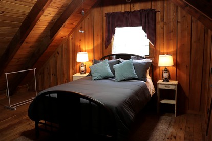Secluded Cabin Oasis: Your Gateway to Nature Near White River, Arkansas - Mountain View, Arkansas - glamping.directory
