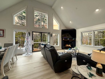 Nautical Chalet Retreat with Hot Tub and Game Room in Conway, New Hampshire - Conway, New Hampshire - glamping.directory