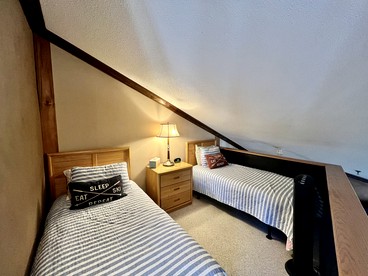 Mountain Cabin Great for a Family Retreat in Vermont - Stratton, Vermont - glamping.directory