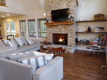 Family-Friendly Cabin with a Hot Tub near Dahlonega, Georgia - Dahlonega, Georgia - glamping.directory