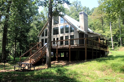 Family-Friendly Cabin with a Hot Tub near Dahlonega, Georgia - Dahlonega, Georgia - glamping.directory