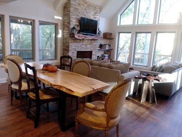 Family-Friendly Cabin with a Hot Tub near Dahlonega, Georgia - Dahlonega, Georgia - glamping.directory