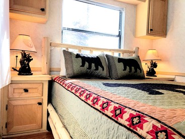 Romantic North Carolina Mountain Cabin for a Whittier Vacation - Whittier, North Carolina - glamping.directory