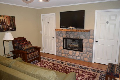 Cozy Cabin for a Romantic Getaway to Green Valley Lake, California - Green Valley Lake, California - glamping.directory