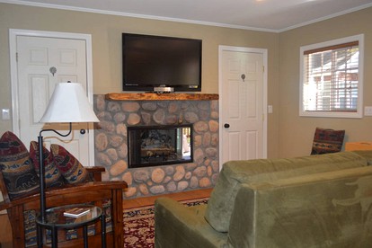 Cozy Cabin for a Romantic Getaway to Green Valley Lake, California - Green Valley Lake, California - glamping.directory
