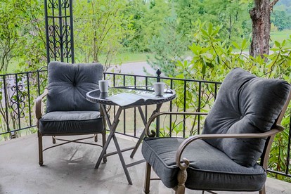 Spacious King Suite in Charming Inn for Romantic Getaway near Logan, Ohio - Logan, Ohio - glamping.directory