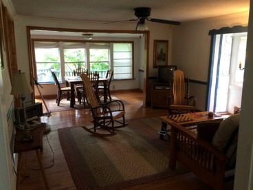 Majestic Mountain Vacation Rental for Six in Ashe County, North Carolina - Jefferson, North Carolina - glamping.directory