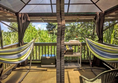Fabulous Cabin Rental for a Glamping Getaway near Volcanoes National Park, Hawaii - Pepeekeo, Hawaii - glamping.directory