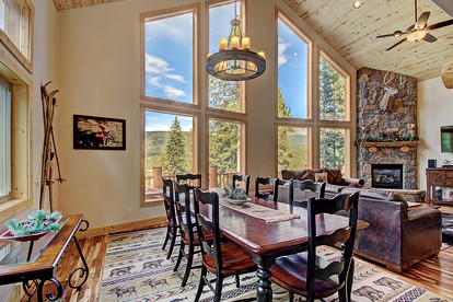 Luminous Cabin with Hot-Tub, Fireplace and Barbecue in Breckenridge, Colorado - Breckenridge, Colorado - glamping.directory