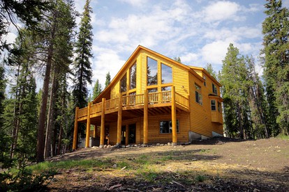 Luminous Cabin with Hot-Tub, Fireplace and Barbecue in Breckenridge, Colorado - glamping.directory