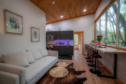 Spectacular Luxurious Tree House with Jacuzzi and Fire Pit in Texas - Groesbeck, Texas - glamping.directory