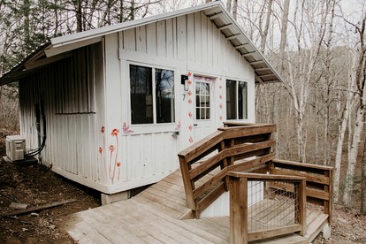 Charm in the Mountains: Your Nicest Getaway Awaits at Our One-of-a-Kind Tracy City Cabin - glamping.directory