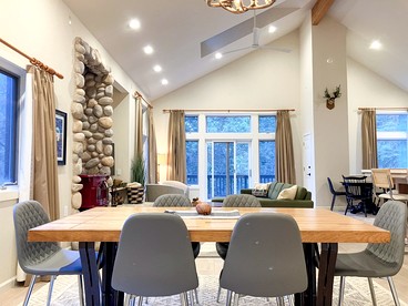 Enchanting Creekside Cabin Retreat near Yosemite National Park in California - Oakhurst, California - glamping.directory