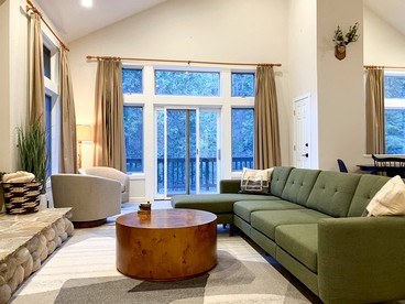 Enchanting Creekside Cabin Retreat near Yosemite National Park in California - Oakhurst, California - glamping.directory
