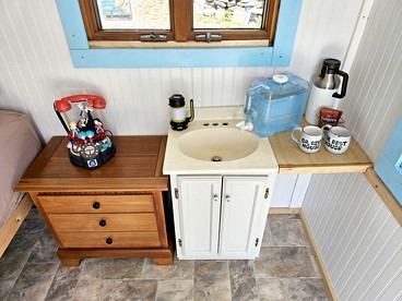 Cute Tiny House in Preston Hollow, NY - Amazing Glamping Destination for Two - Preston Hollow, New York - glamping.directory