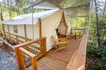 Rustic Copperhill Cabin Perfect for a Romantic Getaway in Tennessee - Copperhill, Tennessee - glamping.directory