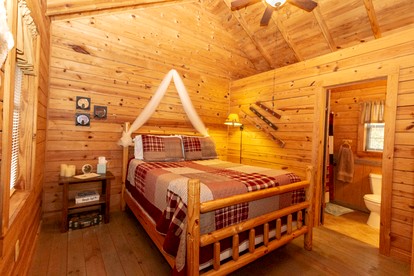 Rustic Copperhill Cabin Perfect for a Romantic Getaway in Tennessee - Copperhill, Tennessee - glamping.directory