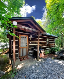 Rustic Copperhill Cabin Perfect for a Romantic Getaway in Tennessee - Copperhill, Tennessee - glamping.directory