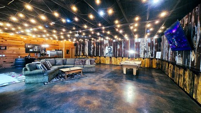 Rustic Copperhill Cabin Perfect for a Romantic Getaway in Tennessee - Copperhill, Tennessee - glamping.directory