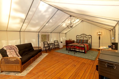 Rustic Copperhill Cabin Perfect for a Romantic Getaway in Tennessee - Copperhill, Tennessee - glamping.directory