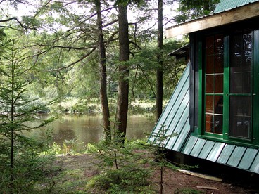 Riverfront Cabin Rental with Lovely Screened Porch near Potsdam, New York - Potsdam, New York - glamping.directory