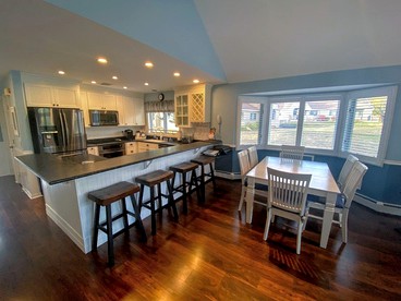 Classy White Mountains Cabin for a Weekend Getaway in NH - Carroll, New Hampshire - glamping.directory