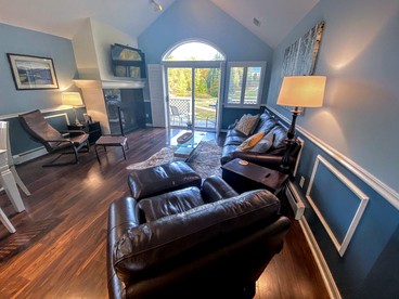 Classy White Mountains Cabin for a Weekend Getaway in NH - Carroll, New Hampshire - glamping.directory