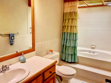 Lovely Bretton Woods Vacation Cottage on a Ski Trail - Carroll, New Hampshire - glamping.directory