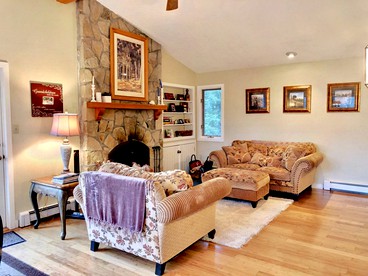 Lovely Bretton Woods Vacation Cottage on a Ski Trail - Carroll, New Hampshire - glamping.directory