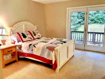 Lovely Bretton Woods Vacation Cottage on a Ski Trail - Carroll, New Hampshire - glamping.directory