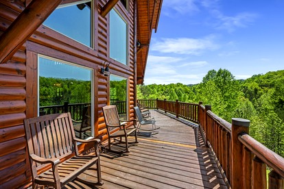 Spacious Luxury Log Cabin with Mountain Views, Hot Tub & Game Room near Gatlinburg & Pigeon Forge, Tennessee - Sevierville, Tennessee - glamping.directory