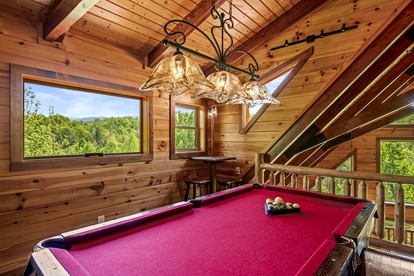 Spacious Luxury Log Cabin with Mountain Views, Hot Tub & Game Room near Gatlinburg & Pigeon Forge, Tennessee - Sevierville, Tennessee - glamping.directory