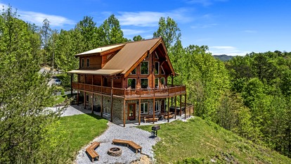 Spacious Luxury Log Cabin with Mountain Views, Hot Tub & Game Room near Gatlinburg & Pigeon Forge, Tennessee - glamping.directory