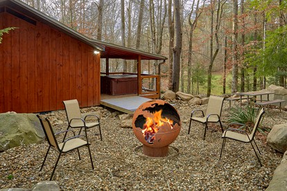Creekside Cabin Rental near the Great Smoky Mountains for a Tennessee Vacation - Gatlinburg, Tennessee - glamping.directory