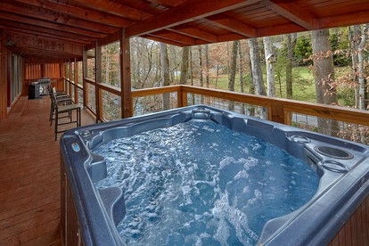 Creekside Cabin Rental near the Great Smoky Mountains for a Tennessee Vacation - Gatlinburg, Tennessee - glamping.directory