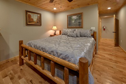 Creekside Cabin Rental near the Great Smoky Mountains for a Tennessee Vacation - Gatlinburg, Tennessee - glamping.directory