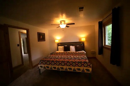 Pet-Friendly River Cabin with Amazing Landscape Views in Wyoming - Dubois, Wyoming - glamping.directory