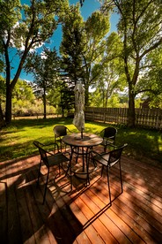 Pet-Friendly River Cabin with Amazing Landscape Views in Wyoming - Dubois, Wyoming - glamping.directory