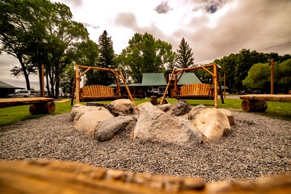 Pet-Friendly River Cabin with Amazing Landscape Views in Wyoming - Dubois, Wyoming - glamping.directory