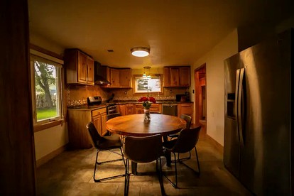 Pet-Friendly River Cabin with Amazing Landscape Views in Wyoming - Dubois, Wyoming - glamping.directory