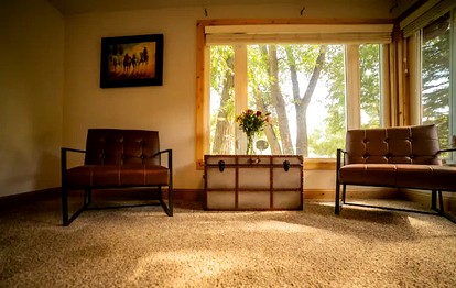 Pet-Friendly River Cabin with Amazing Landscape Views in Wyoming - Dubois, Wyoming - glamping.directory