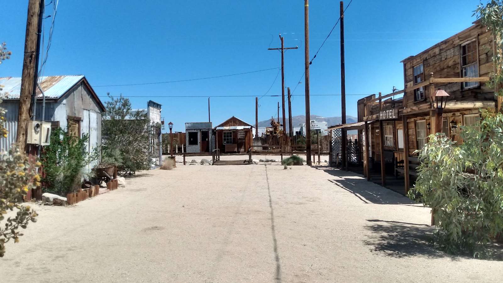 Golden Cactus Wild West Town - Pearsonville, California - glamping.directory