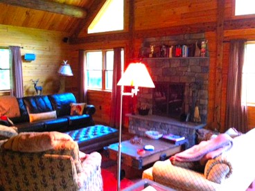 Cozy Log Cabin with a Private Hot Tub near Beartown State Forest, Massachusetts - Monterey, Massachusetts - glamping.directory