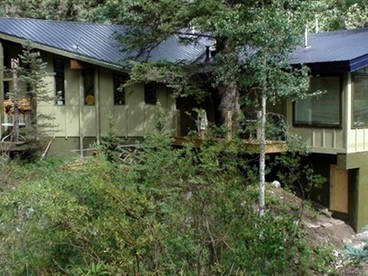 Cozy Retreat Ideal for Skiing in Northern New Mexico - Taos Ski Valley, New Mexico - glamping.directory