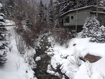 Cozy Retreat Ideal for Skiing in Northern New Mexico - Taos Ski Valley, New Mexico - glamping.directory