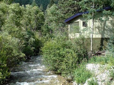 Cozy Retreat Ideal for Skiing in Northern New Mexico - Taos Ski Valley, New Mexico - glamping.directory