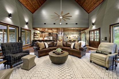 Incredible Spacious Vacation Rental for an Unforgettable Family Escape in Broken Bow, Oklahoma - Broken Bow, Oklahoma - glamping.directory