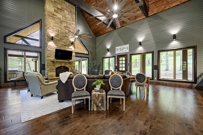 Incredible Spacious Vacation Rental for an Unforgettable Family Escape in Broken Bow, Oklahoma - Broken Bow, Oklahoma - glamping.directory